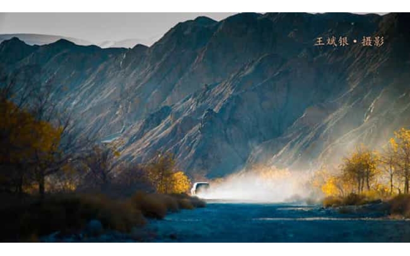 敦煌三危山汽車試駕/徒步活動(dòng)場(chǎng)地